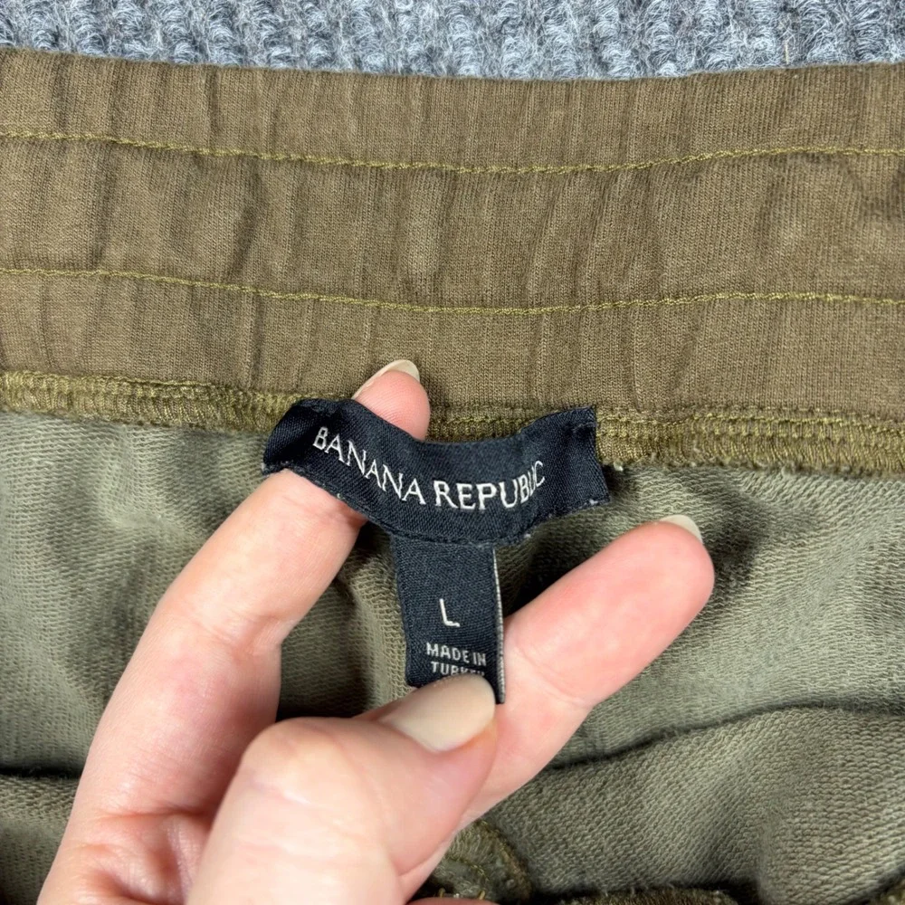 Banana Republic details please